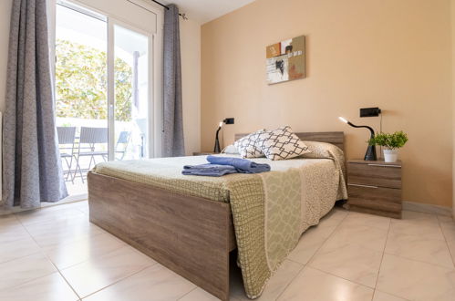 Foto 5 - Apartamento de 1 habitación en Castelló d'Empúries con piscina y jardín