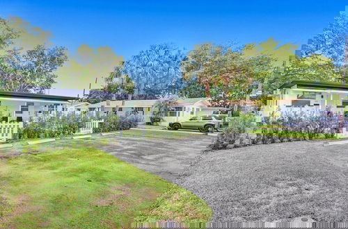Foto 39 - Modern Hallandale Apt w/ Backyard Near Beach