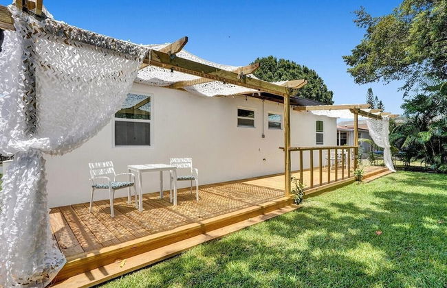 Modern Hallandale Apt w/ Backyard Near Beach - Foto 10