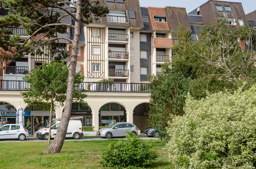 Foto 16 - Apartamento de 1 habitación en Cabourg con vistas al mar