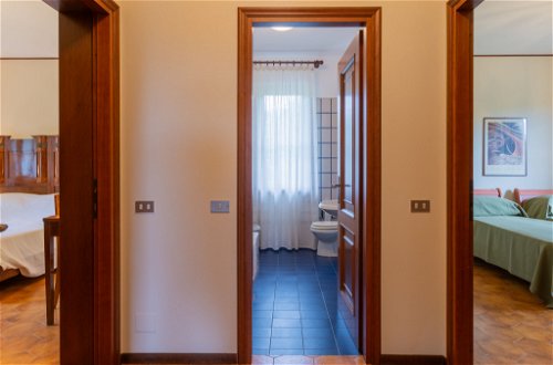 Foto 24 - Haus mit 2 Schlafzimmern in Villa Guardia mit garten und terrasse