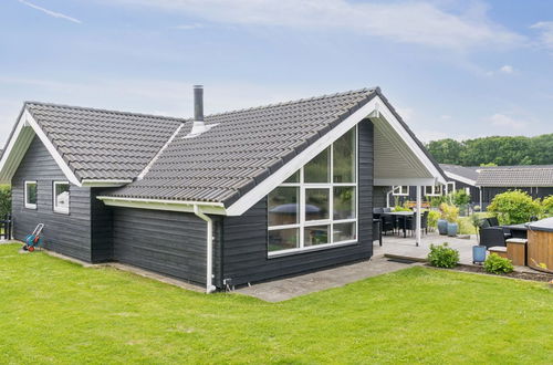 Photo 4 - 3 bedroom House in Juelsminde with terrace and hot tub