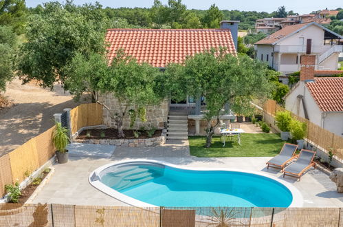 Foto 2 - Casa de 2 habitaciones en Sveti Filip i Jakov con piscina privada y terraza