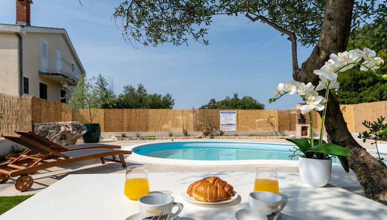 Photo 1 - Maison de 2 chambres à Sveti Filip i Jakov avec piscine privée et terrasse