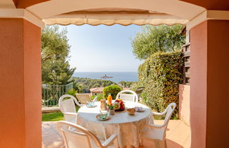 Foto 2 - Casa con 2 camere da letto a Saint-Raphaël con piscina e vista mare