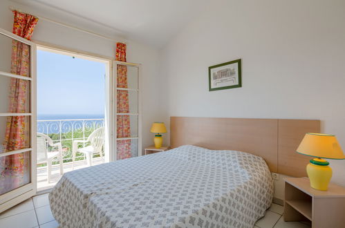 Foto 3 - Casa con 2 camere da letto a Saint-Raphaël con piscina e vista mare