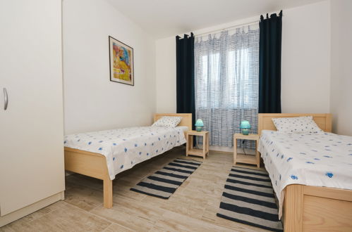 Foto 12 - Apartamento de 2 quartos em Pašman com jardim e vistas do mar