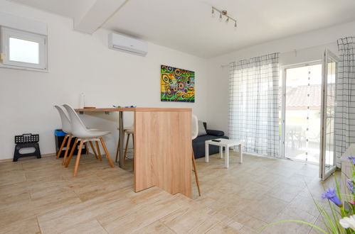 Foto 10 - Apartamento de 2 quartos em Pašman com jardim e vistas do mar