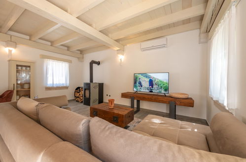 Foto 4 - Casa con 3 camere da letto a Senj con piscina privata e giardino