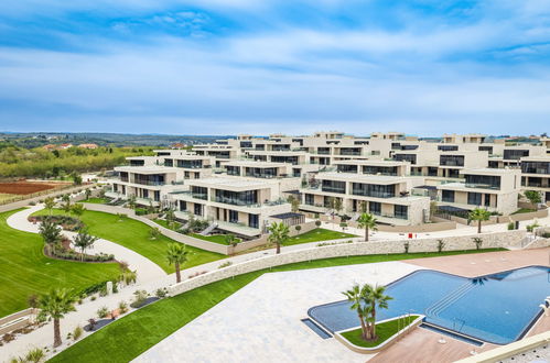 Foto 2 - Casa con 4 camere da letto a Umag con piscina e terrazza