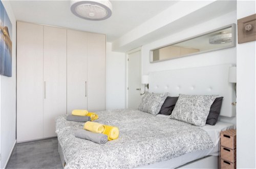 Foto 15 - Appartamento con 2 camere da letto a Spagna con terrazza e vista mare