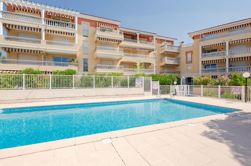 Foto 19 - Apartamento de 1 habitación en Saint-Raphaël con piscina y vistas al mar