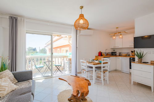 Photo 10 - 1 bedroom Apartment in Saint-Raphaël with swimming pool and sea view