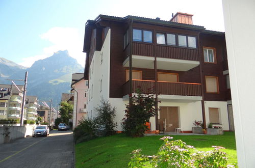 Foto 2 - Appartamento con 2 camere da letto a Engelberg con giardino