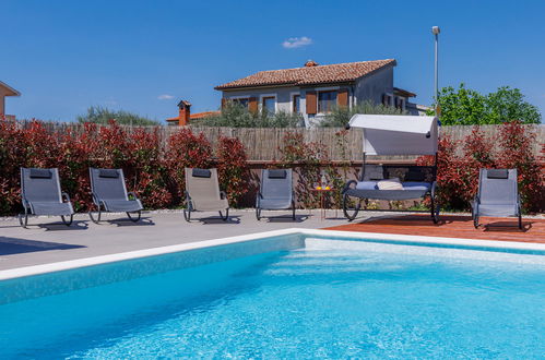 Foto 40 - Casa con 6 camere da letto a Pola con piscina privata e giardino