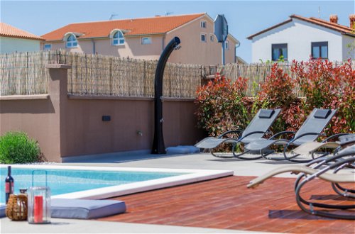 Foto 41 - Casa de 6 habitaciones en Pula con piscina privada y vistas al mar