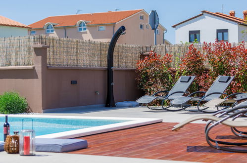 Foto 41 - Casa de 6 quartos em Pula com piscina privada e jardim