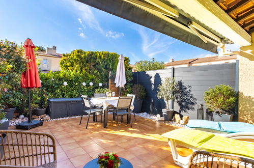 Photo 23 - Maison de 1 chambre à Le Lavandou avec jardin et terrasse