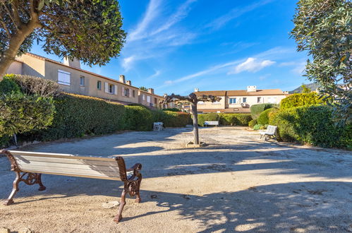 Photo 32 - Maison de 1 chambre à Le Lavandou avec jardin et terrasse