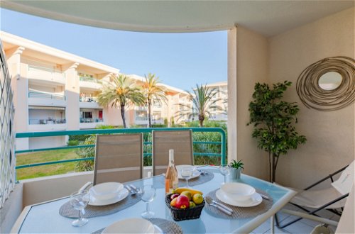 Foto 4 - Apartamento de 1 habitación en Fréjus con piscina y vistas al mar