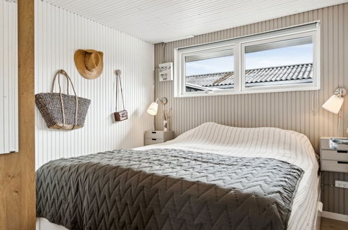Foto 19 - Casa con 3 camere da letto a Harrerenden con terrazza