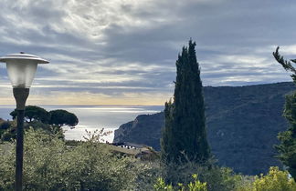 Photo 3 - Appartement de 1 chambre à Finale Ligure avec jardin et vues à la mer