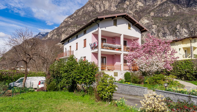 Photo 1 - Appartement de 3 chambres à Novate Mezzola avec jardin et vues sur la montagne