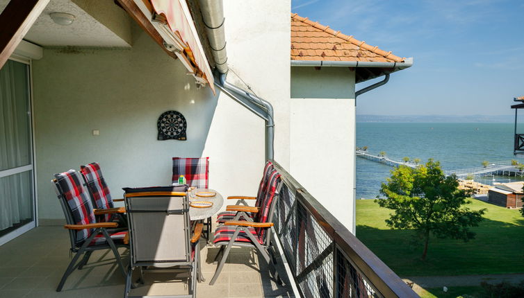 Foto 1 - Apartamento de 3 habitaciones en Balatonőszöd con vistas a la montaña