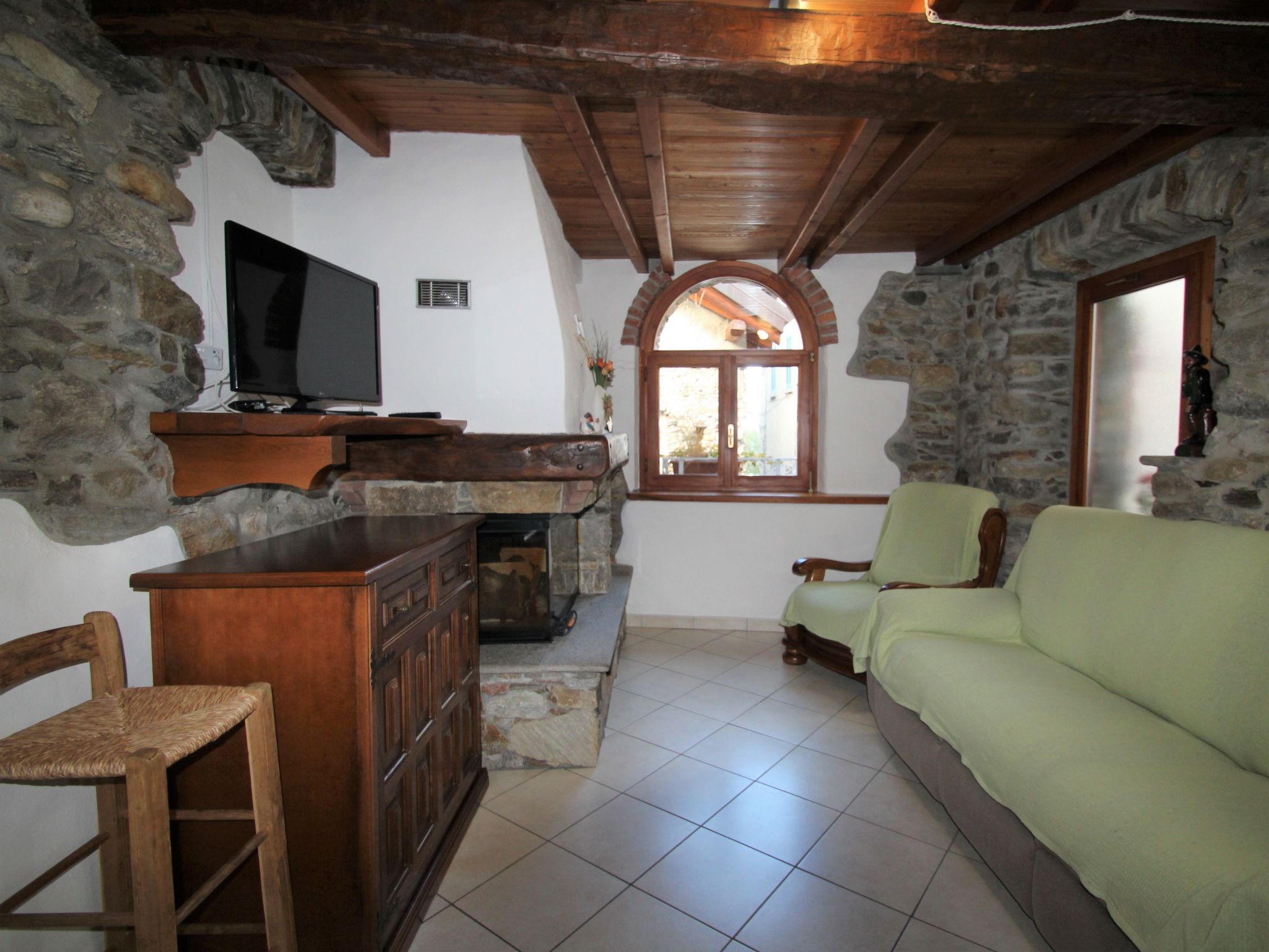 Foto 3 - Casa con 2 camere da letto a Castelveccana con vista sulle montagne