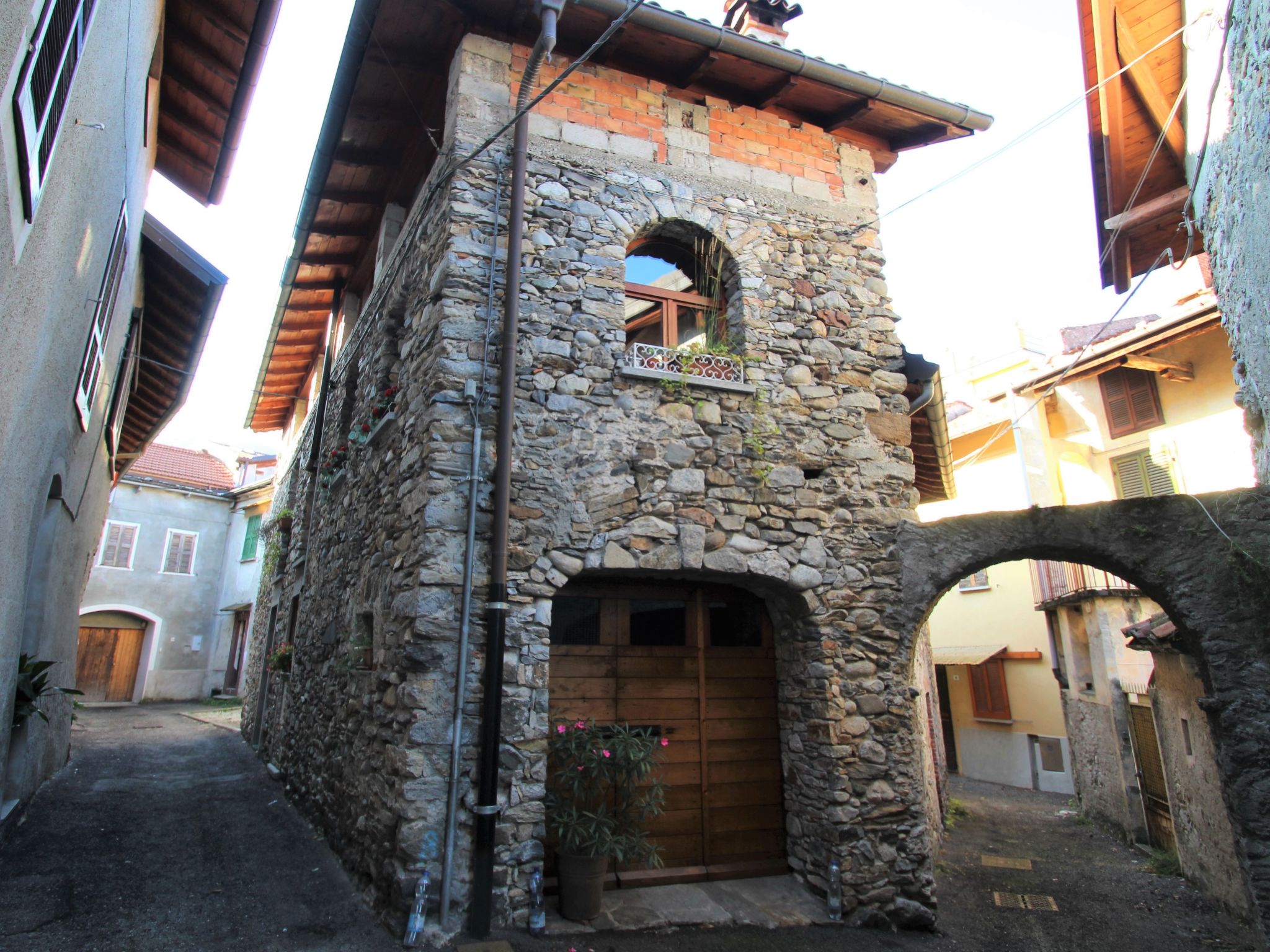 Foto 1 - Casa con 2 camere da letto a Castelveccana con vista sulle montagne