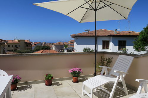 Photo 2 - 1 bedroom Apartment in Rosignano Marittimo with garden and sea view