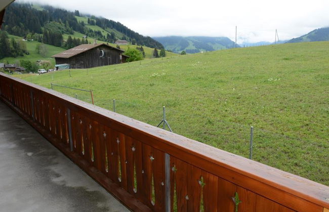 2 bedroom Apartment in Saanen - Photo 4