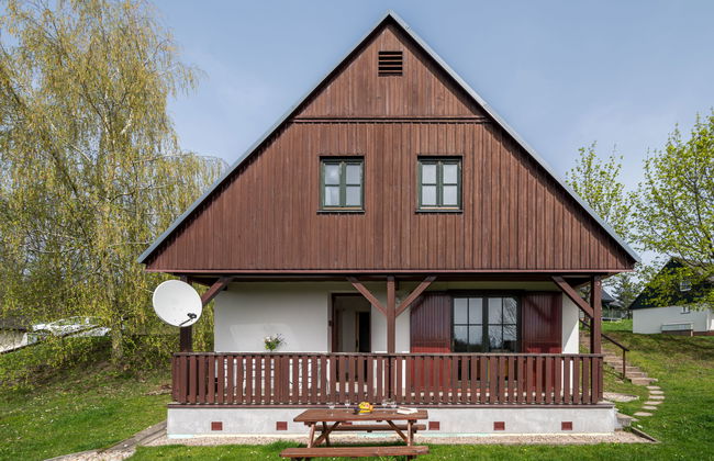 Casa de 3 quartos em Černý Důl com piscina e jardim - Foto 1