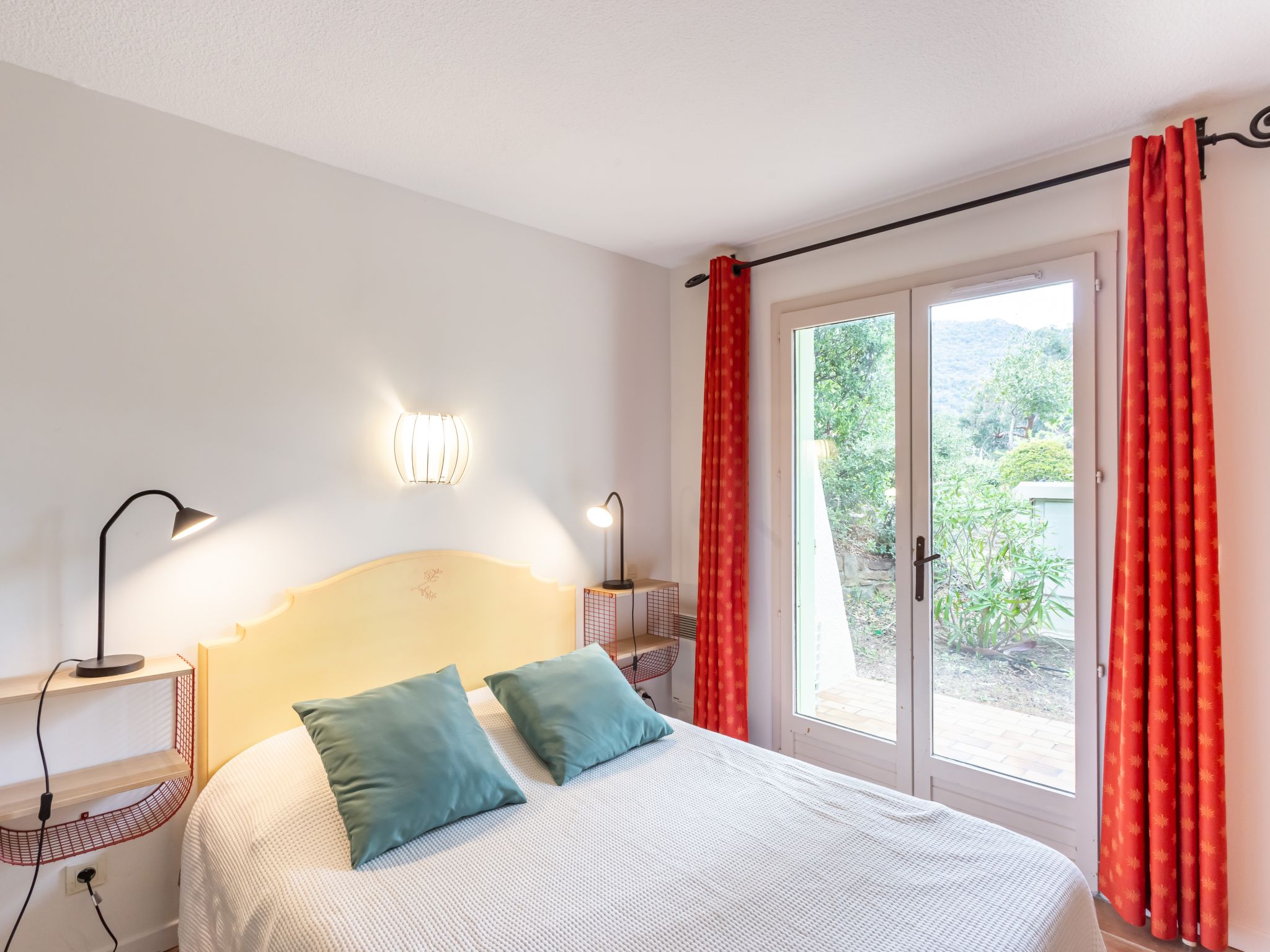 Foto 13 - Appartamento con 3 camere da letto a Le Lavandou con piscina e vista mare
