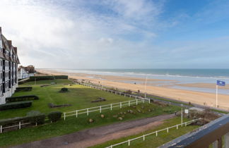 Foto 3 - Apartment mit 1 Schlafzimmer in Cabourg mit schwimmbad und blick aufs meer