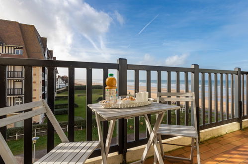 Foto 20 - Appartamento con 1 camera da letto a Cabourg con piscina e vista mare