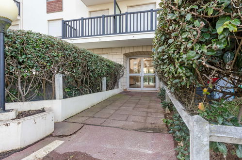 Photo 24 - Appartement de 1 chambre à Cabourg avec piscine et vues à la mer