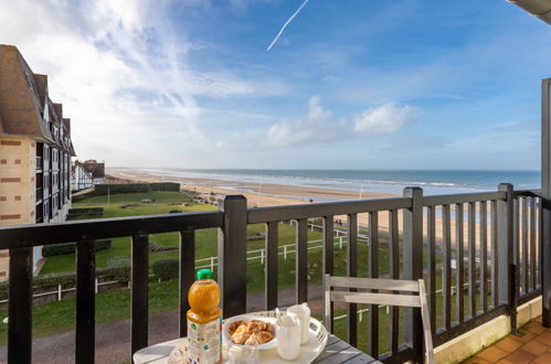 Foto 22 - Apartment mit 1 Schlafzimmer in Cabourg mit schwimmbad und blick aufs meer