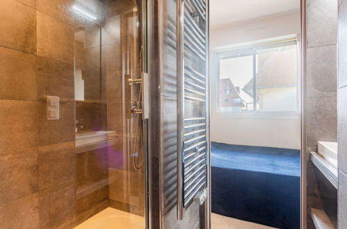 Foto 17 - Appartamento con 1 camera da letto a Cabourg con piscina e vista mare