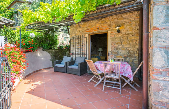 Apartamento de 2 quartos em Pescia com piscina e jardim - Foto 8