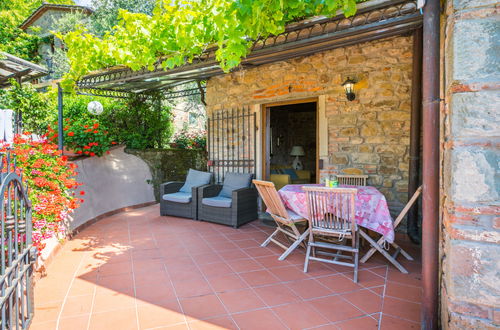 Photo 8 - 2 bedroom Apartment in Pescia with swimming pool and garden