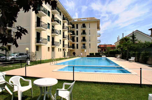 Foto 18 - Apartamento de 1 quarto em Jesolo com piscina