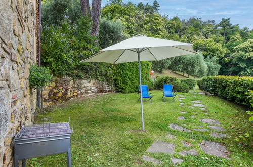 Foto 10 - Haus mit 1 Schlafzimmer in Pescia mit schwimmbad und garten