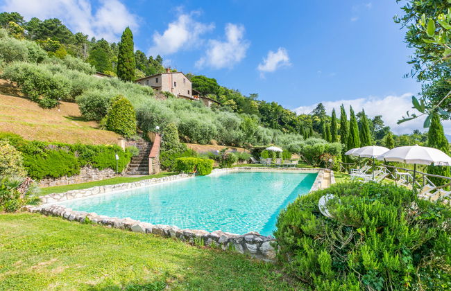 Casa de 2 quartos em Pescia com piscina e jardim - Foto 1