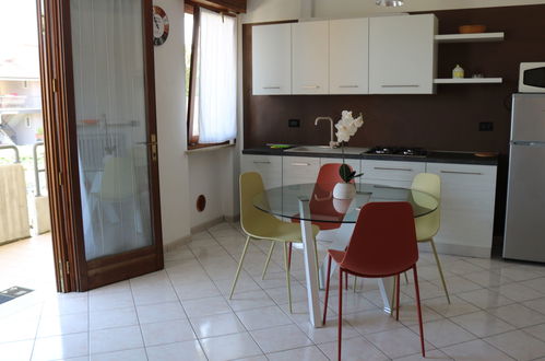 Foto 3 - Apartamento de 2 quartos em Lazise com piscina e vista para a montanha