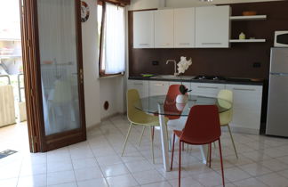 Foto 3 - Apartamento de 2 habitaciones en Lazise con piscina y vistas a la montaña