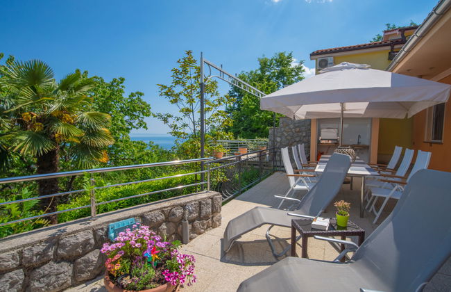 Casa de 3 quartos em Lovran com terraço - Foto 1