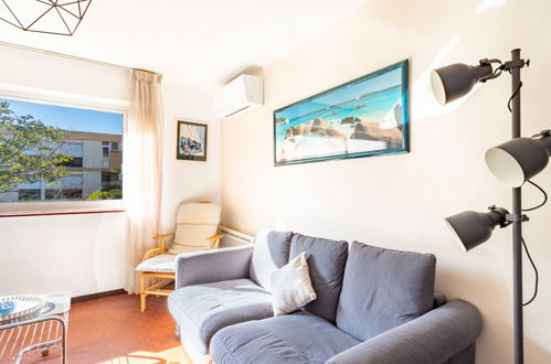Foto 5 - Apartamento de 1 habitación en Le Lavandou con piscina y vistas al mar