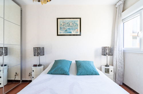 Foto 9 - Apartamento de 1 habitación en Le Lavandou con piscina y vistas al mar