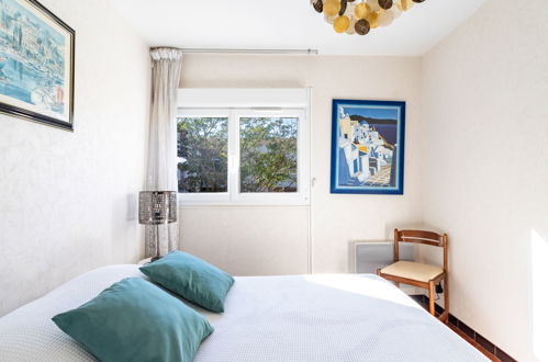 Foto 8 - Appartamento con 1 camera da letto a Le Lavandou con piscina e vista mare